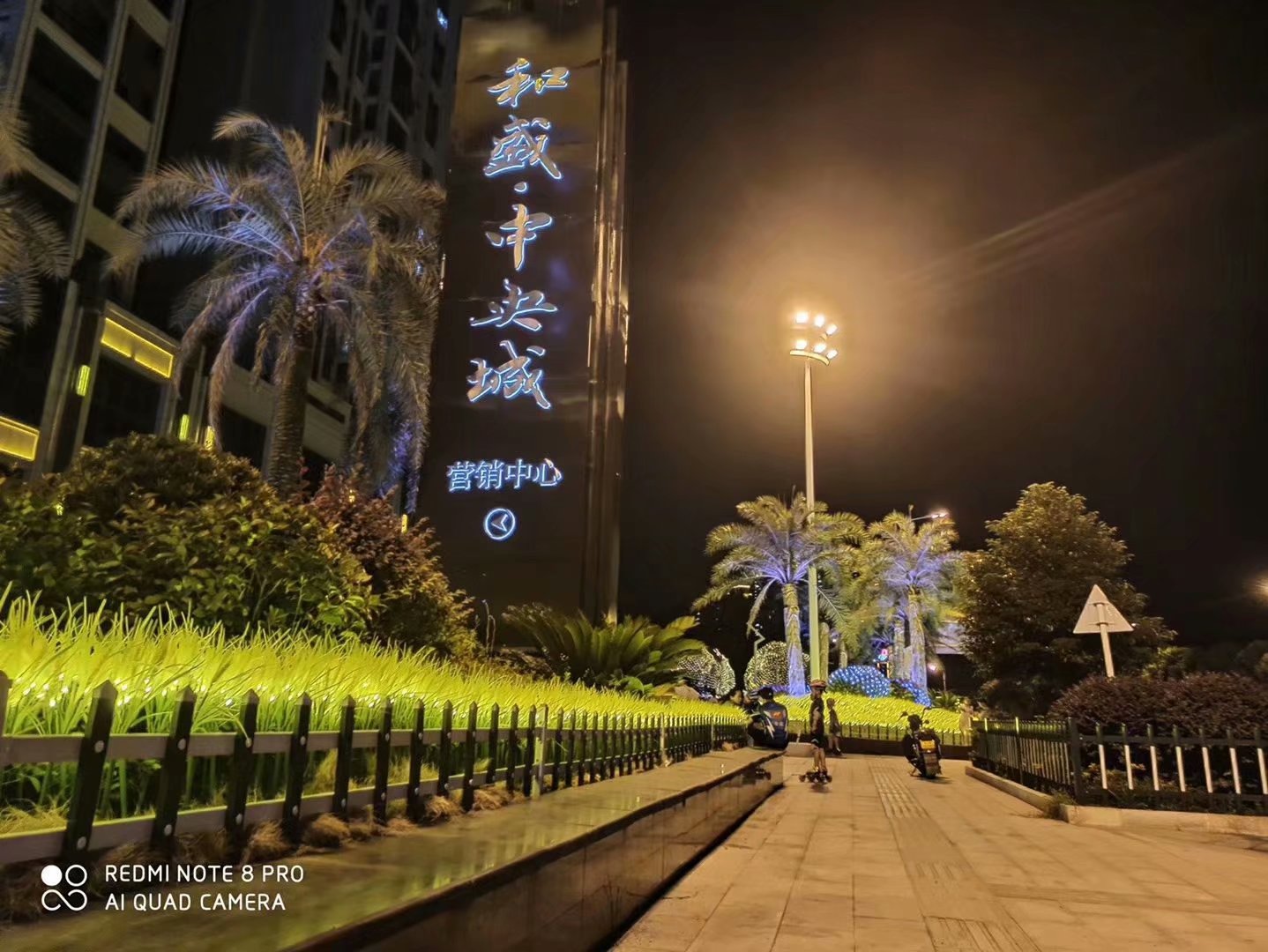 廣告?zhèn)髅桨咐? /></a>
                                            </td>
                                        </tr>
                                        <tr>
                                            <td align=